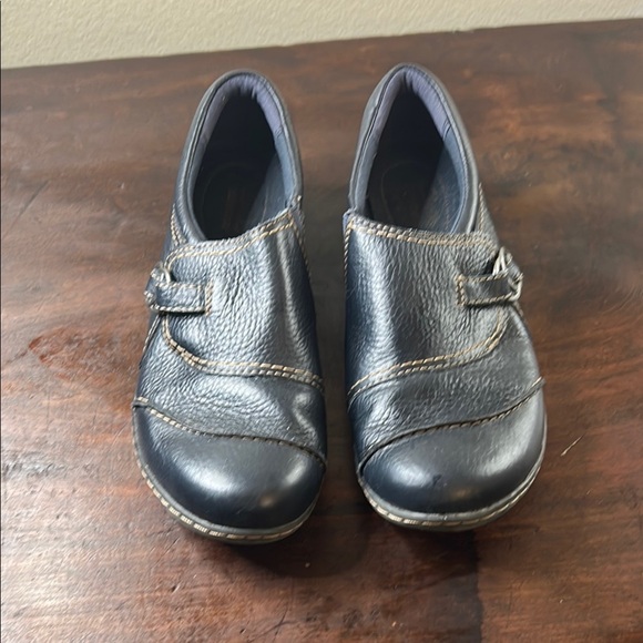 Clarks Women's Navy Leather Flats Sz 9.5 - Picture 2 of 9